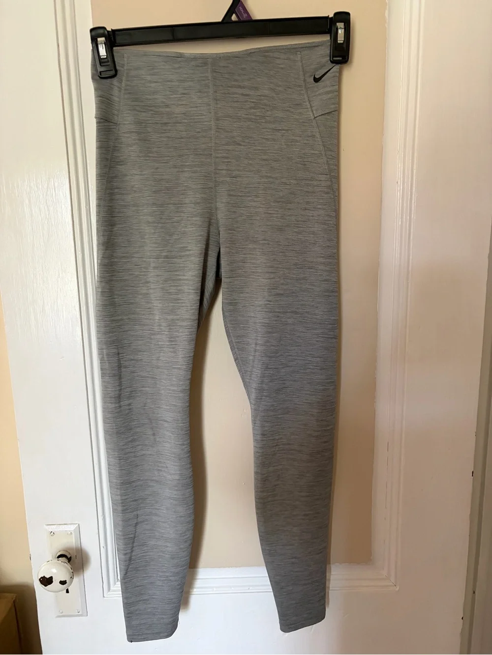 Nike Women’s Light Gray Heather Leggings